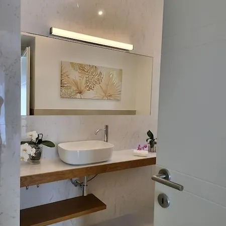 Twin Palms Apartment