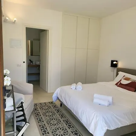 Twin Palms Apartment