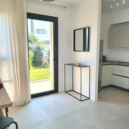 Twin Palms Apartment